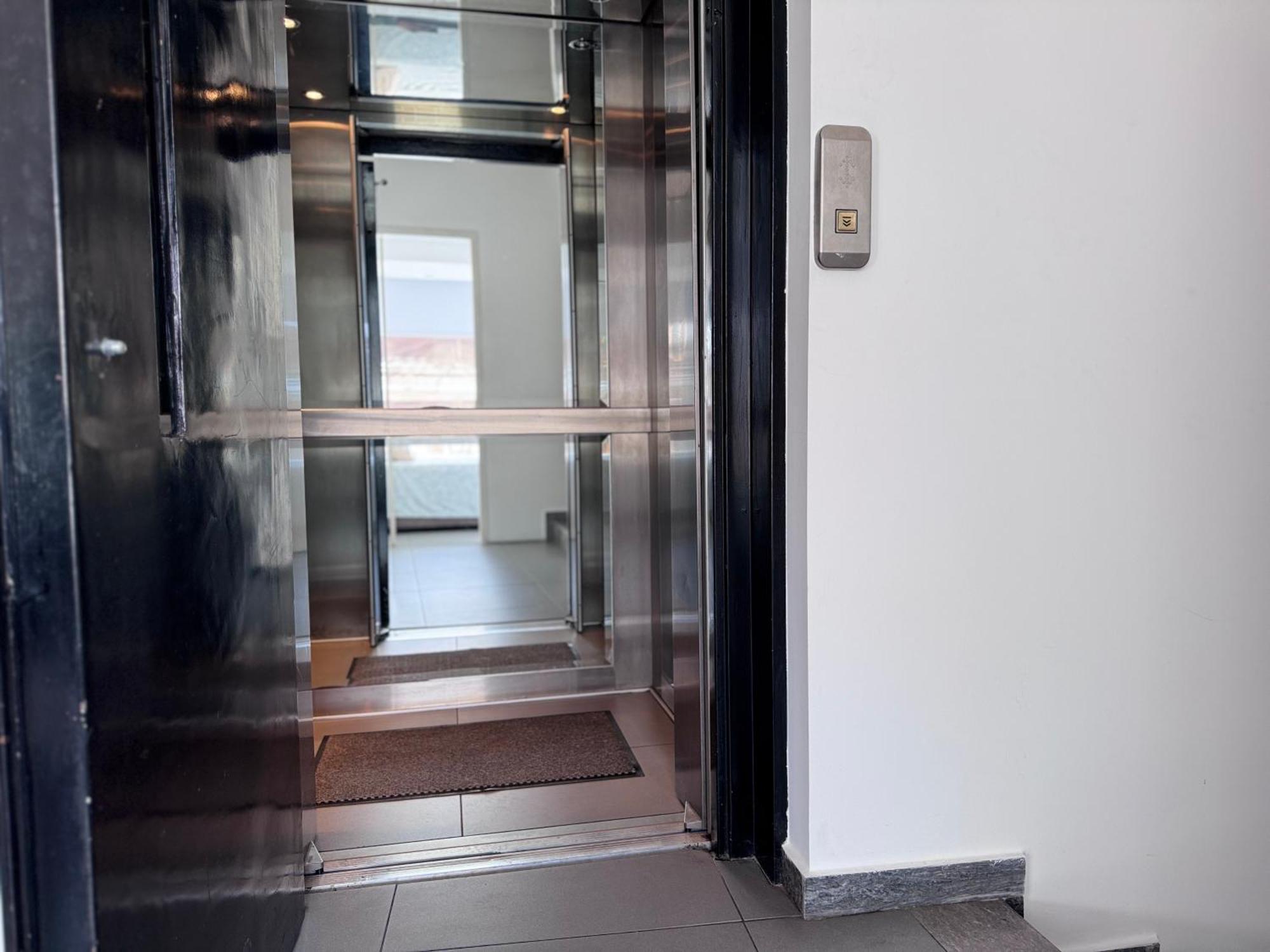 Kerameikos Spacious Loft Apartment Athen